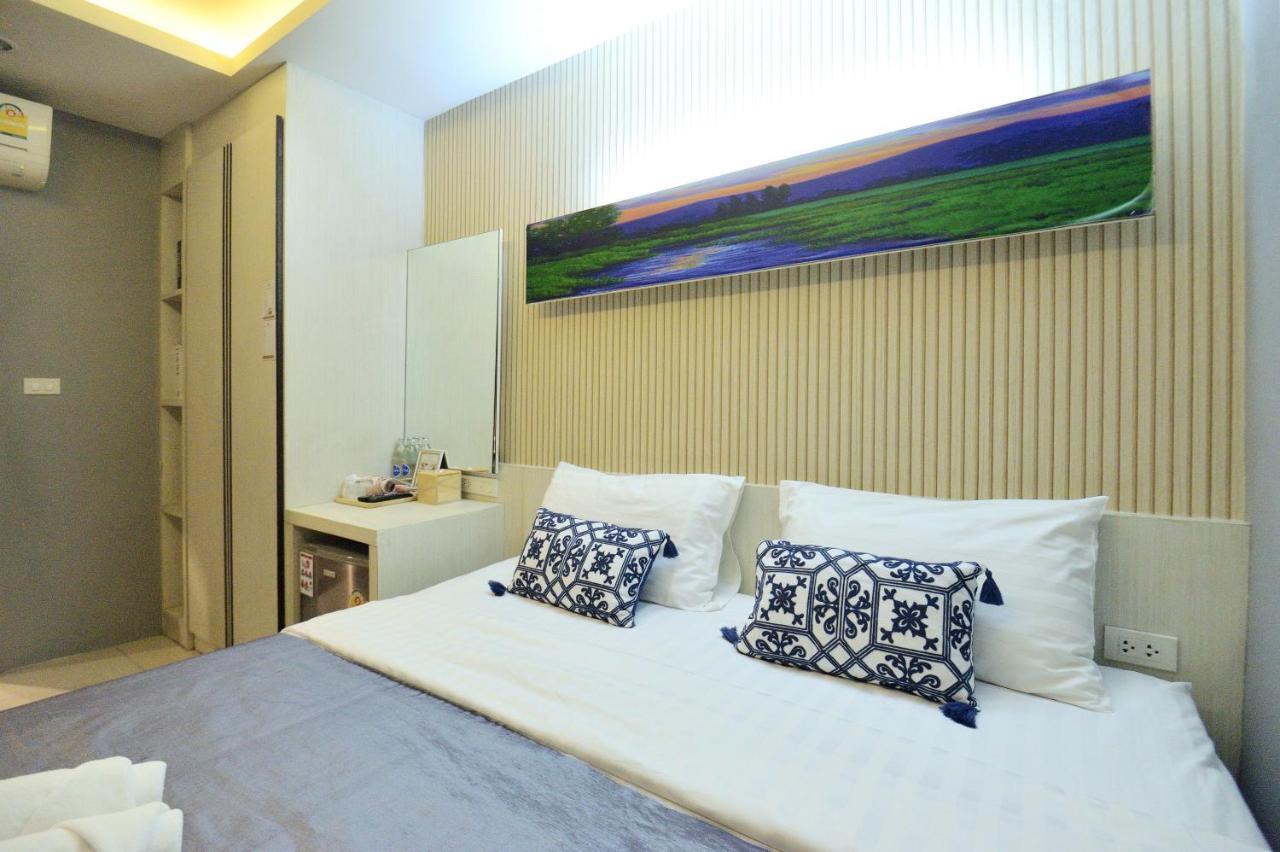 De Lux Bangkok Hotel Exterior photo